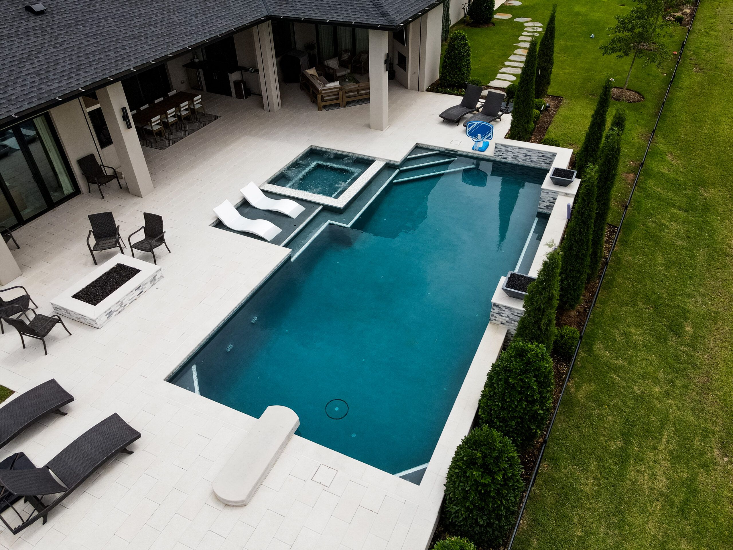 aquaBRIGHT French Grey pool finish